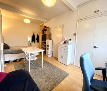 Studio Flat, Delamere Road, SW20 - Photo 2
