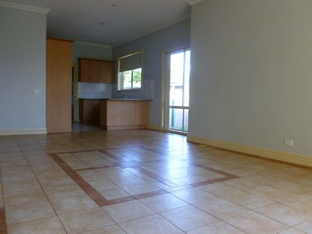 3/10 Oakleigh Street, Oakleigh East VIC 3166 - Apartment For Rent | Domain - Photo 3