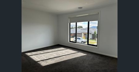 Modern home, thoughtfully designed for family living! - Photo 3