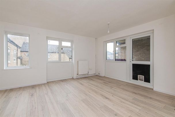 3 bed Apartment To Let - Photo 1