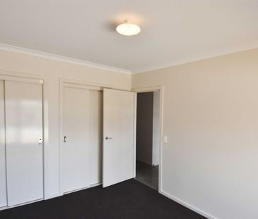 16 Monash Place, Canadian - Photo 3