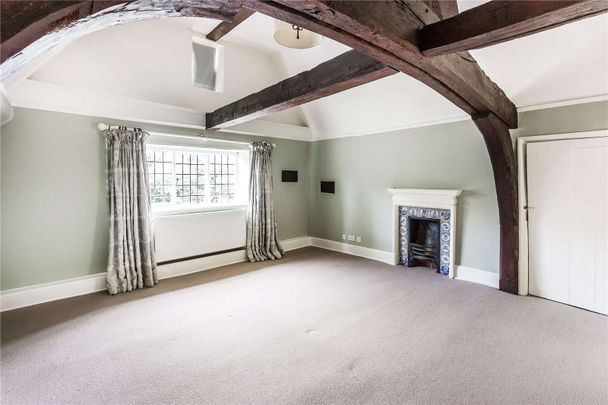 Charming Farmhouse in delightful rural setting with a wealth of character and outside space - Photo 1