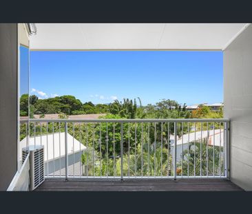 2/33 Murray Street, North Ward, Qld 4810 - Photo 6