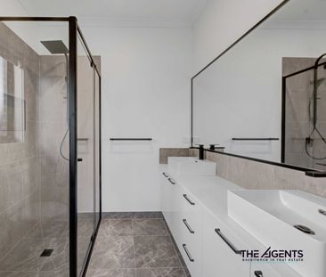 Brand-New Designer Homes with Modern Comfort in Cobblebank - Photo 6