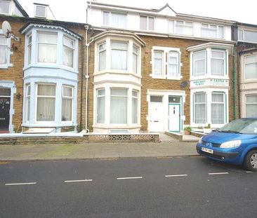 Windsor Avenue, Blackpool, FY4 - Photo 4