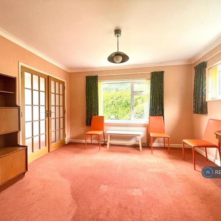 4 bedroom detached house to rent - Photo 1