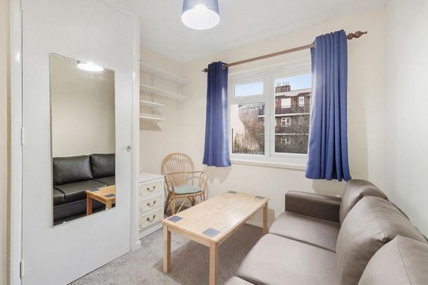 3 bedroom flat to rent - Photo 1