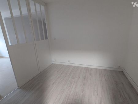 Situé en plein centre-ville de Nogent-le-Rotrou (28400), cet appartement de 2 pièces d'environ... - Photo 5
