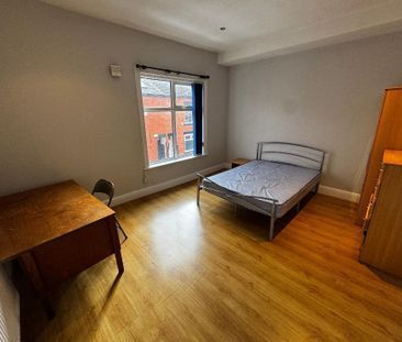 4 bedroom terraced house to rent - Photo 4