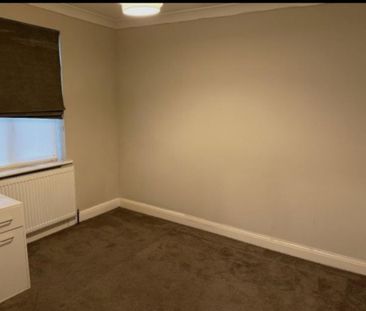 4 bedroom semi-detached house to rent - Photo 3