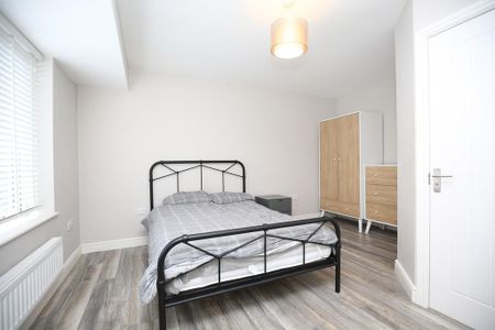 1 bedroom in a house share to rent - Photo 2