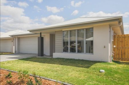 Spacious Family Home in Quiet Street - Photo 3