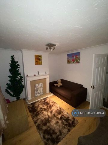2 bedroom terraced house to rent - Photo 2