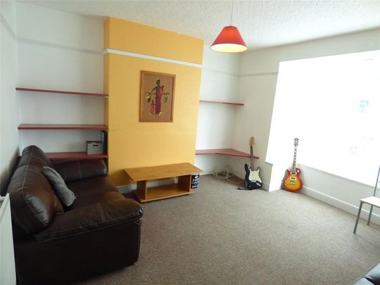 4 bedroom semi-detached house to rent - Photo 1