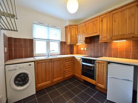 1 Bedroom Apartment To Let - Photo 5