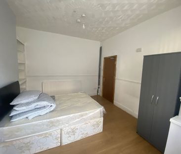 Room in a Shared House, Durham Road, B11 - Photo 3