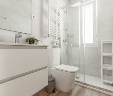 Spacious, bright room with double bed in central Madrid - Photo 4