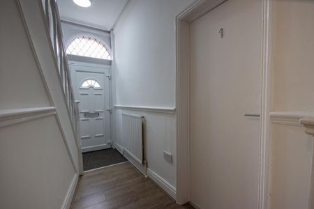 1 bedroom in a house share to rent - Photo 3
