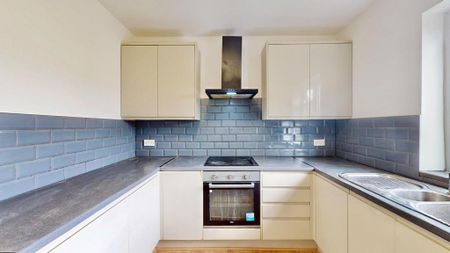 2 bedroom maisonette to rent - Photo 2