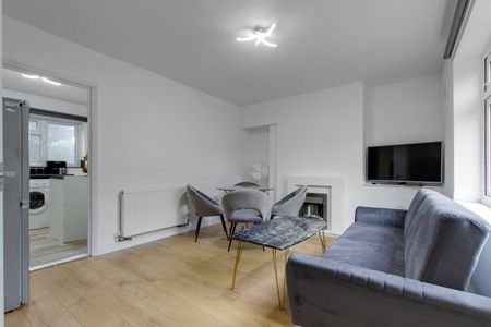 3 Bed Terraced House, Leybourne Drive, NG5 - Photo 2