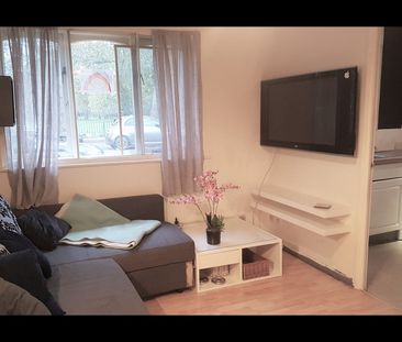 1 Bed Flat, Inwen Court, SE8 - Photo 2