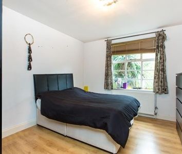 3 Bedroom Flat - Photo 1