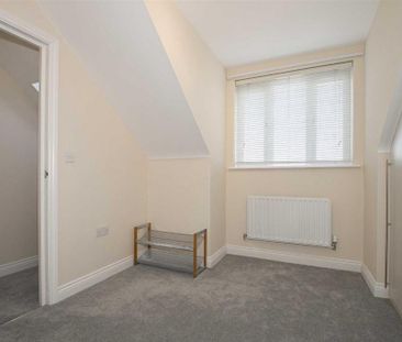 4 bedroom semi-detached house to rent - Photo 2