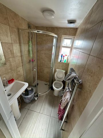 Room in a Shared House, Ilford, IG3 - Photo 5