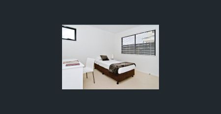 Spacious townhouse in convenient location - Photo 5