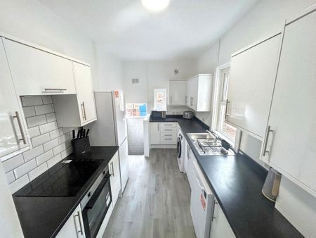 Warton Terrace, Heaton, Newcastle upon Tyne, Tyne and Wear, NE6 5DX - Photo 3