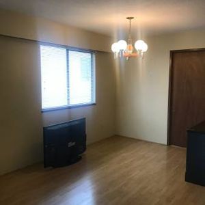 Vancouver House Special (Killarney Area) - 4 Bedroom for Rent - Photo 2