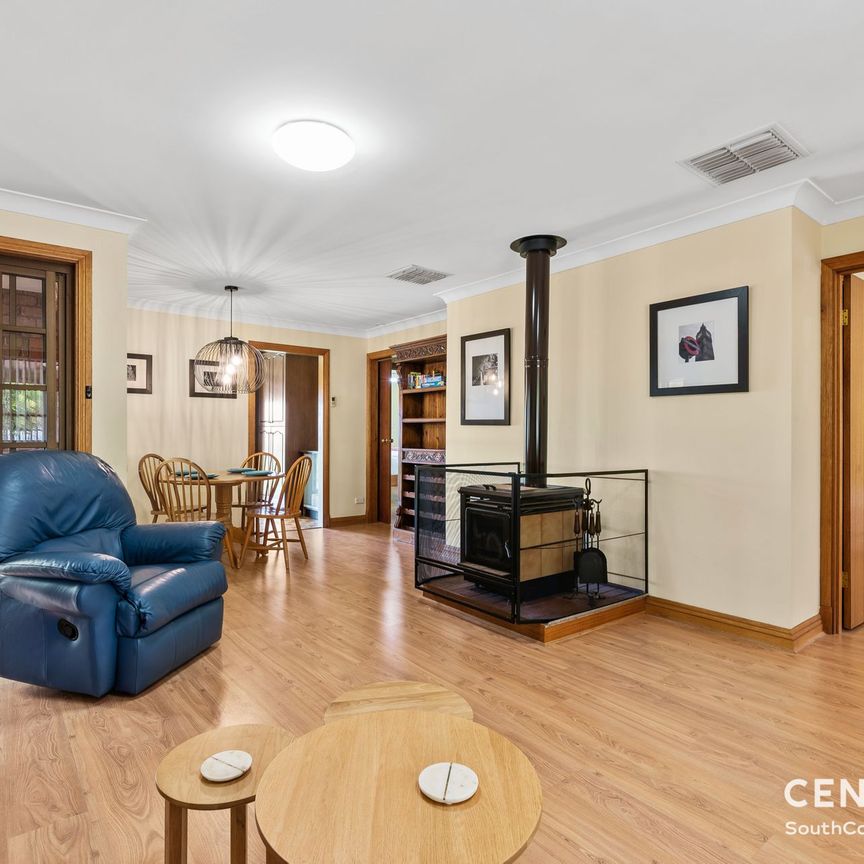 Charming Two-Bedroom Home in Sought-After Port Noarlunga - Photo 1