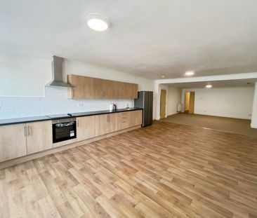 3 bedroom Flat To Let - Photo 4