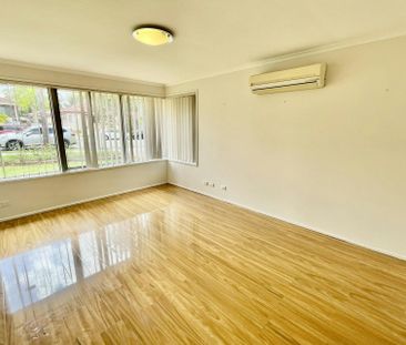 Great 3 Bedroom Home with 2 Bathrooms - Photo 1