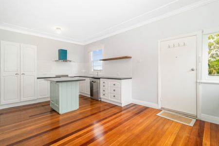 19 Elizabeth Street, Fennell Bay NSW 2283 - House For Rent | Domain - Photo 2