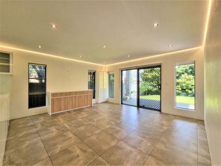 Stylish and Timeless Four Bedrooms Duplex - Photo 3