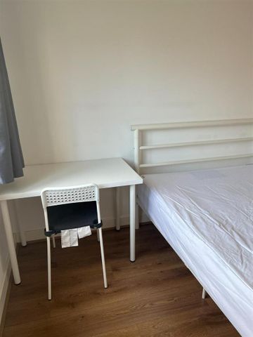 4 bedroom end of terrace house to rent - Photo 4