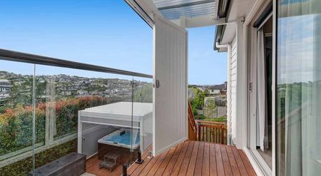 Large single level 4 bedroom with spa pool - Photo 2