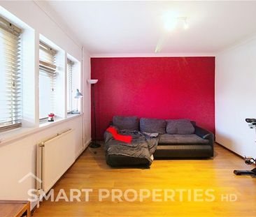 Thorp Pyn Croft, Huddersfield - Photo 2