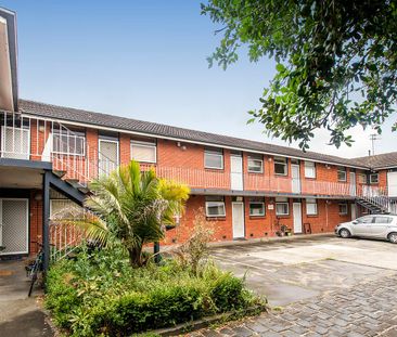 LOW MAINTENANCE LIVING! - Photo 5