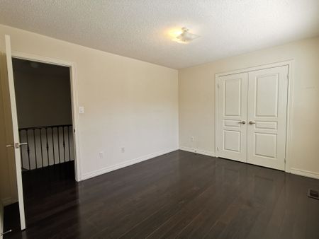 For Lease - 1140 Stuffles Crescent, Newmarket, Ontario - Photo 4