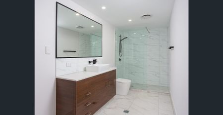 LARGE one bedroom - MUST SEE! - Photo 2