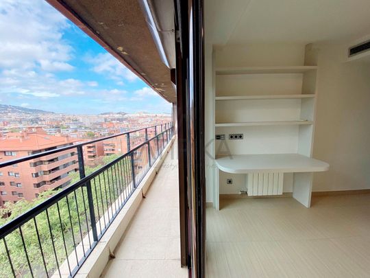 Impresionante ático-dúplex con vistas panorámicas, piscina privada, parking y trastero en Tres Torres, Barcelona - Photo 1