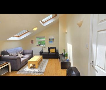 2 Bed Flat, Commercial Road, LS5 - Photo 2
