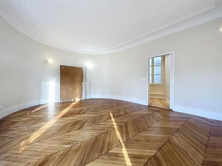 Tout savoir sur cet appartement dans le quartier Saint Philippe du Roule, à Paris 8ème - Photo 5