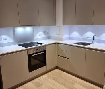 Studio Flat, Pinnacle Apartments, CR0 - Photo 6