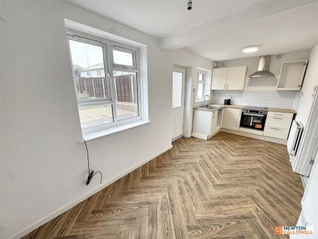 3 bedroom semi-detached house to rent - Photo 4