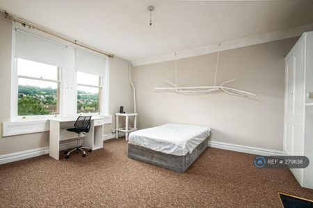 6 bedroom detached house to rent - Photo 2