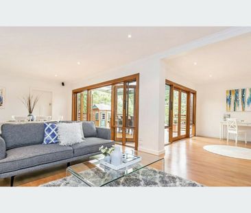 City Fringe Living! - Photo 2