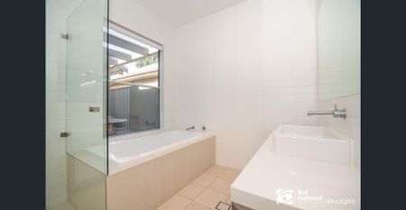 CENTRALLY LOCATED PRIVATE RESIDENCE, FULLY FURNISHED & SERVICED WEEKLY - Photo 5